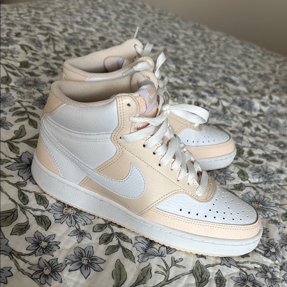 Nike Women's High-Top Court Vision - White and Cream